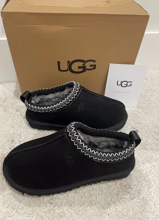 Ugg noires taille 38 neuves, jamais portées, brand: UGG, condition: Very good, size: 38, €65.00, €68.95 includes Buyer Protection