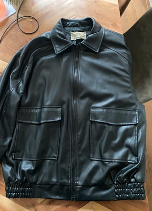 (Faux) leren baggy jas, marque: Stradivarius, état: Bon état, taille: S, 15,00 €, 16,45 € Protection acheteurs incluse