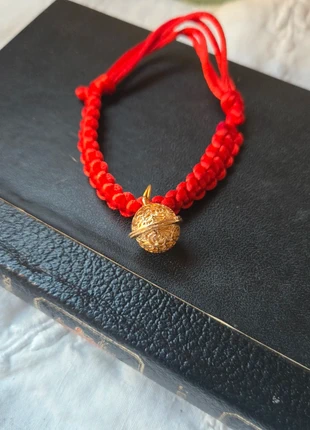 Collier de protection rouge avec clochette dorée – pour chat ou petit chien, marque: Collier de protection rouge avec clochette dorée –, état: Très bon état, 8,50 €, 9,63 € Protection acheteurs incluse