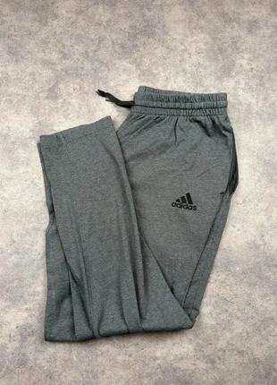 Jogging Adidas | Taille XL | Couleur Gris, marke: adidas, zustand: Sehr gut, größe: XL, 18,99 €, 20,64 € beinhaltet Vinted-Käuferschutz Pro