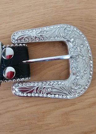 Gürtel/ Silber, brand: The Genuine Leather, condizioni: Nuovo senza cartellino, taglia: 85 cm, €8.00, €9.10 include la Protezione acquisti