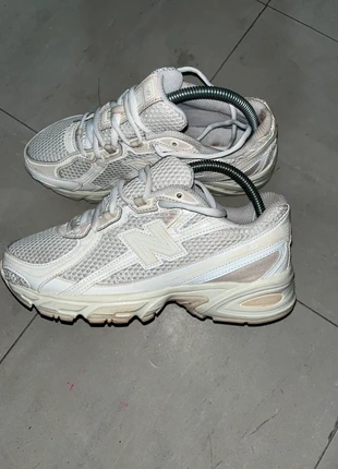 Chaussure Blanc et Beige - New Balance 740, marque: New Balance, état: Très bon état, taille: 37, 50,00 €, 53,20 € Protection acheteurs incluse