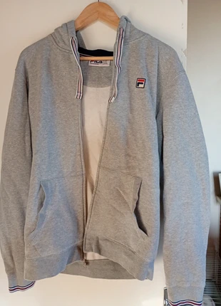 Sweat Épais Fila, marque: FILA, état: Très bon état, taille: M, 5,00 €, 5,95 € Protection acheteurs incluse