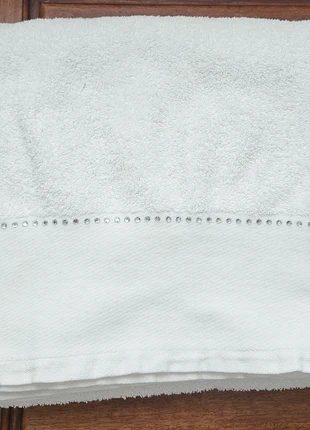 White 'Kingsley' Towel with Diamante Trim, brand: kingsley, condition: Good, £3.00, £3.85 includes Buyer Protection