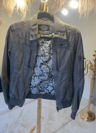Veste en Cuir Véritable Signature Saga Ibáñez Élégance Sculptée & Intemporelle, merk: Saga Ibáñez leather jacket, staat: Nieuw zonder prijskaartje, maat: M / 38 / 10, € 350,00, € 368,20 inclusief Kopersbescherming
