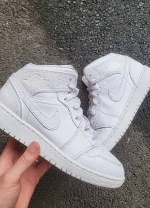 Nike air jordan 1 mid triple blanc taille 37.5, marque: Nike, état: Très bon état, taille: 37.5, 35,00 €, 37,45 € Protection acheteurs incluse