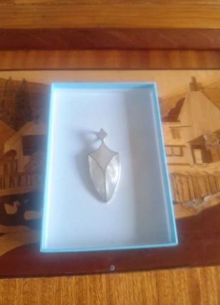 Pendant, brand: Mother of Pearl, condition: Very good, £10.00, £11.20 includes Buyer Protection
