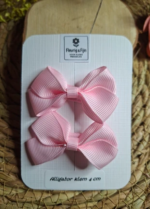 2 alligator klem 4 cm met roze strikken, brand: NO LABEL, condizioni: Nuovo senza cartellino, €2.50, €3.33 include la Protezione acquisti Pro