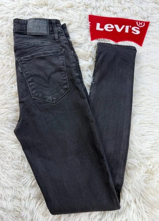 Jean Lévi’d 721 High rise Skinny W27 FR36 L30. L1451, marque: Levi's, état: Très bon état, taille: S / 36 / 8, 21,00 €, 22,75 € Protection acheteurs (Pro) incluse