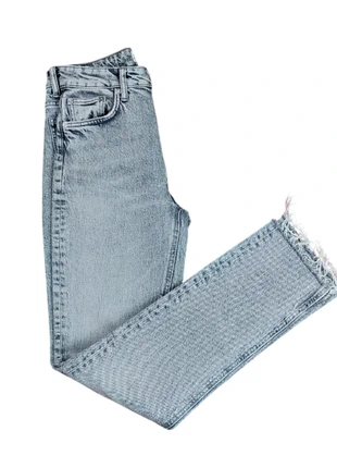 Magnifique Jeans Droit Zara Neuf, marque: Zara, état: Très bon état, taille: XS / 34 / 6, 9,90 €, 11,10 € Protection acheteurs incluse