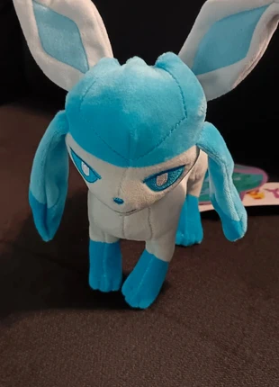 Peluche Pokémon Givrali (Glaceon) 💙, marke: Pokémon, zustand: Sehr gut, größe: Frühchen, bis 44, 7,99 €, 9,09 € inklusive Vinted-Käuferschutz