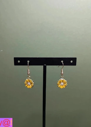 Flower Earrings, brand: Pretty, condition: Good, £3.25, £4.11 includes Buyer Protection