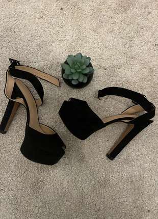 Talon noir taille 37 Zara, marque: Zara, état: Très bon état, taille: 37, 20,00 €, 21,70 € Protection acheteurs incluse