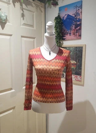 Haut/t-shirt femme vintage y2k année 90,2000 translucide motifs orange,rouge, marke: Vintage Dressing, zustand: Sehr gut, größe: S / 36 / 8, 12,00 €, 13,30 € inklusive Vinted-Käuferschutz