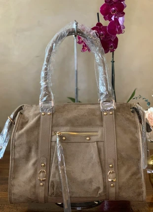 Sac à main suédine taupe, marque: Gallantry, état: Neuf avec étiquette, 31,90 €, 34,20 € Protection acheteurs (Pro) incluse