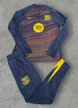 Barça 25/26 Training Set | Size M, marque: FC Barcelona, état: Neuf avec étiquette, taille: M, 54,99 €, 58,44 € Protection acheteurs incluse