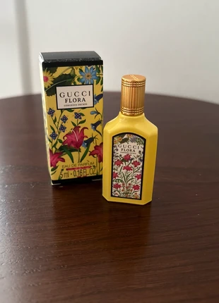 Parfum collector miniature Gucci Flora Gorgeous Orchid - miniature 5 ml, brand: Gucci, condizioni: Nuovo con cartellino, €14.00, €15.40 include la Protezione acquisti