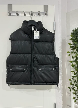 Doudoune sans manches noire matelassée / black sleeveless puffer jacket / piumino nero senza maniche, marque: Jennyfer, état: Neuf avec étiquette, taille: S / 36 / 8, 20,00 €, 21,70 € Protection acheteurs incluse