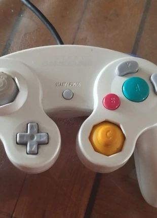 🎮 Manette Nintendo GameCube blanche, brand: Nintendo, condition: Very good, €20.00, €21.70 includes Buyer Protection