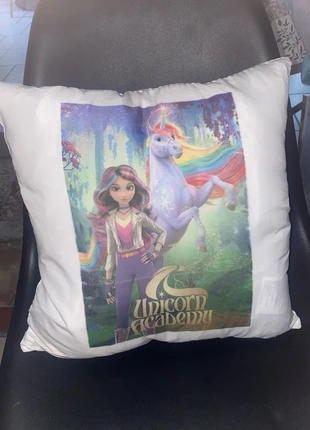 Coussin unicorn academy, marque: Fait Main, état: Neuf sans étiquette, taille: 40 x 40 cm, 10,00 €, 11,20 € Protection acheteurs incluse