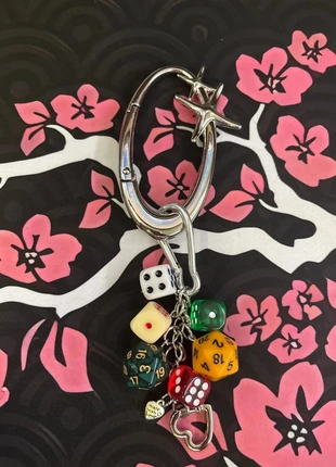 Porte-clés original argenté avec dés multicolores 🎲, condition: New without tags, €6.00, €7.00 includes Buyer Protection Pro