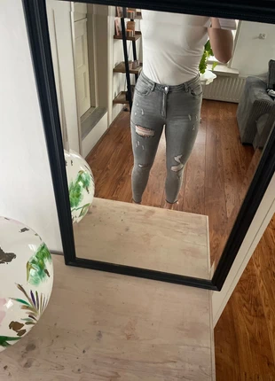 grijze broek, brand: Vs. Miss, condizioni: Ottime, taglia: L / IT 44 / EU 40, €5.00, €5.95 include la Protezione acquisti