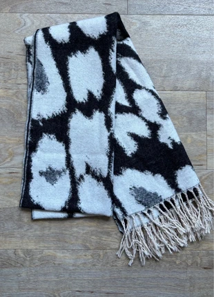 Black and white leopard print scarf, brand: Leopard, condition: Very good, £2.00, £2.80 includes Buyer Protection