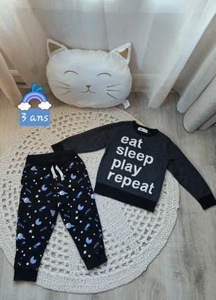 Boy: ensemble H&M planètes 3 ans, marca: H&M, estado: Muito bom, tamanho: 3 anos / 98 cm, €8.90, €10.05 inclui Proteção do Comprador