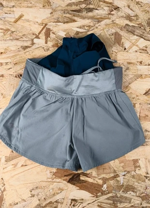 Under Armour / Femme / Short Running S / Gris – Trail Fitness, culotte intégrée 157, brand: Under Armour, condizioni: Ottime, taglia: S / IT 40 / EU 36, €15.00, €16.45 include la Protezione acquisti Pro