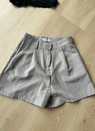 Short Olivia Kate, merk: Olivia & Kate, staat: Heel goed, maat: S / 36 / 8, € 9,00, € 10,15 inclusief Kopersbescherming