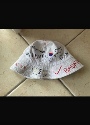 Cappello con decorazioni Koreans, marque: The Korean Fashion, état: Très bon état, taille: Taille unique, 5,00 €, 5,95 € Protection acheteurs incluse