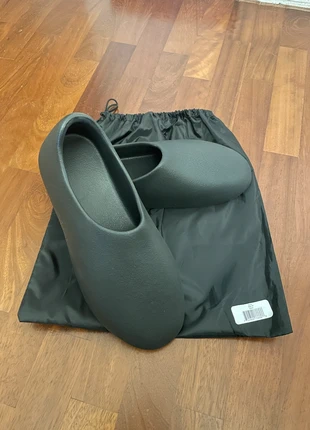 YZY SL - 01, zustand: Neu, mit Etikett, größe: 44, 44,00 €, 46,90 € inklusive Vinted-Käuferschutz