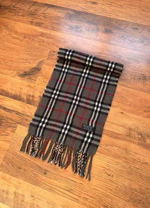 Écharpe Burberry Vintage Grise 100% cachemire Made in England, marque: Burberry, état: Très bon état, 30,00 €, 32,20 € Protection acheteurs incluse