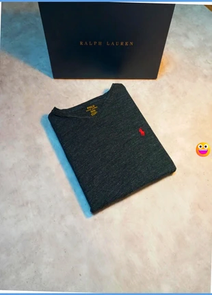 T-shirt Tee shirt Ralph Lauren gris/noir logo brodé rouge pour homme taille M en très bon état, merk: Ralph Lauren, staat: Heel goed, maat: M, € 24,00, € 25,90 inclusief Kopersbescherming Pro