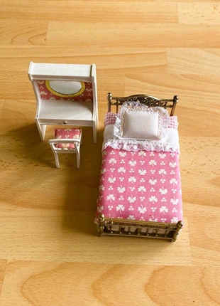 Lundby chambre rose, marke: Lundby, zustand: Zufriedenstellend, größe: Einheitsgröße, 9,00 €, 10,15 € inklusive Vinted-Käuferschutz