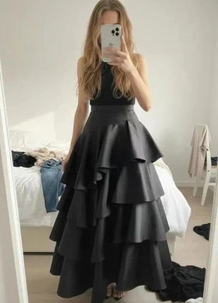 jupe longue noire asymétrique à volants structurés, merk: Nuit Architecturale, staat: Heel goed, maat: M / 38 / 10, € 53,90, € 57,30 inclusief Kopersbescherming