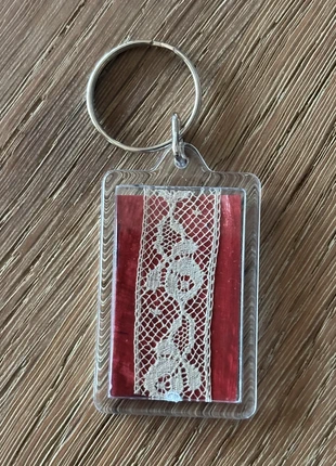 Sleutelhanger met kant - porte-clés avec dentelle, merk: Craft, staat: Nieuw zonder prijskaartje, € 6,00, € 7,00 inclusief Kopersbescherming