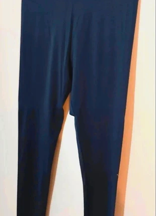 Pantalon femme couleur bleu marine, marque: sans marque, état: Très bon état, taille: XXL / 44 / 16, 4,00 €, 4,90 € Protection acheteurs incluse