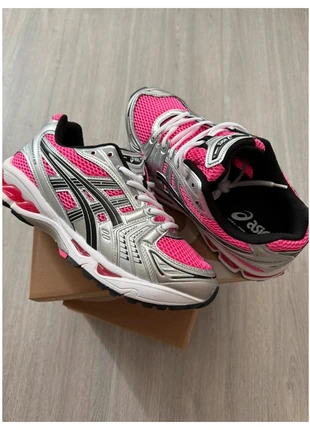 Asics Kayano 14 rose gris taille 44 neuve, marque: Asics, état: Neuf avec étiquette, taille: 44, 55,00 €, 58,45 € Protection acheteurs incluse