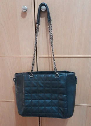 Borsa nera in similpelle , effetto trapuntato,  capiente, brand: Vintage Boutique, condizioni: Ottime, €8.00, €9.10 include la Protezione acquisti