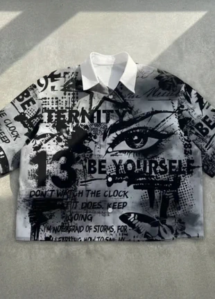 Chemise graphique noire et blanche – style street arty, état: Très bon état, taille: M, 39,90 €, 42,60 € Protection acheteurs incluse