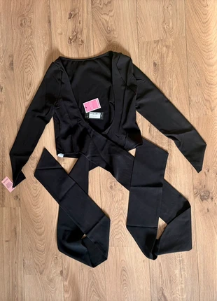 Pull tailleur - dos nu PrettyLittleThing - noir – Épaulette & coupe évasée – Taille S – Neuf, merk: PrettyLittleThing, staat: Nieuw met prijskaartje, maat: S / 36 / 8, € 12,00, € 13,30 inclusief Kopersbescherming