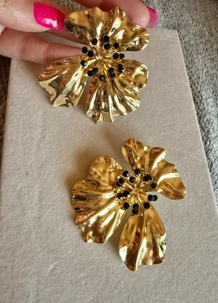 Pendientes dorado flor piedras negro -Boucles d'oreilles fleurs dorées et pierres noires, marque: Local, état: Neuf sans étiquette, 14,00 €, 15,40 € Protection acheteurs incluse