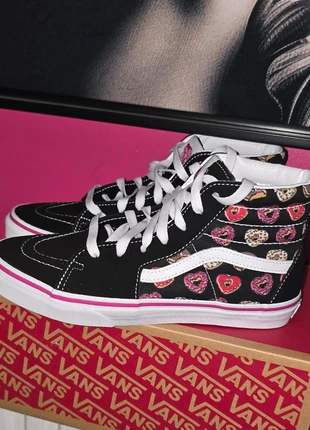 Sublimes Vans montantes Édition limitée 2025 noir motifs gâteaux Donuts modèle très rare 38, brand: Vans, condition: New with tags, size: 38, €65.00, €68.95 includes Buyer Protection