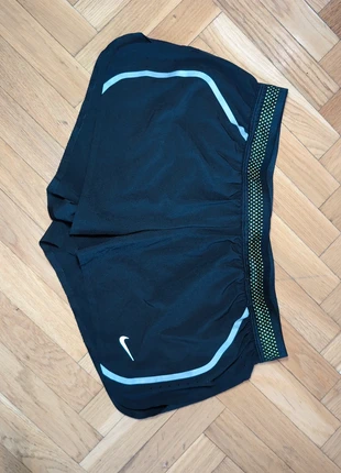 Short Nike Aeroswift femme running taille M noir excellent état, brand: Nike, condition: Very good, size: M / 38 / 10, €45.00, €47.95 includes Buyer Protection
