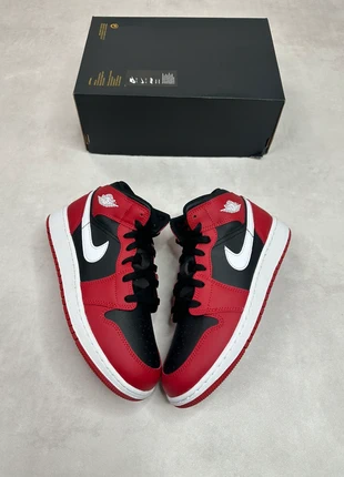 Air Jordan 1 mid Gym Red White black limitée (Neuf), marque: Jordan, état: Neuf avec étiquette, taille: 38.5, 39,90 €, 42,60 € Protection acheteurs incluse