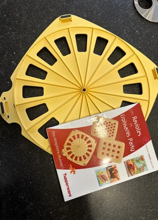 Croisants party, marque: Tupperware, état: Neuf sans étiquette, 5,00 €, 5,95 € Protection acheteurs incluse