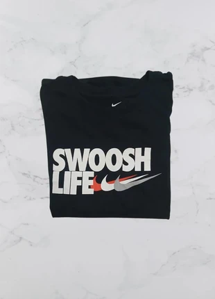 T-shirt Swoosh Life Nike noir, taille S 👕, marque: Nike, état: Très bon état, taille: S, 10,00 €, 11,20 € Protection acheteurs incluse