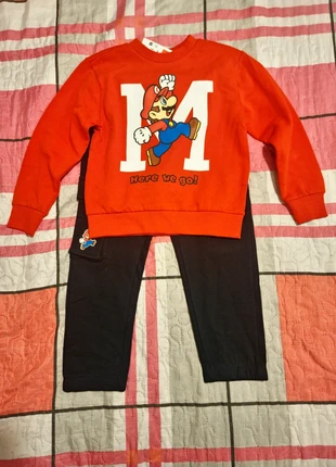 Tuta felpata Super Mario 4/5 anni Nuova con etichetta, marque: Super Mario, état: Neuf avec étiquette, taille: 5 ans / 110 cm, 9,00 €, 10,15 € Protection acheteurs incluse