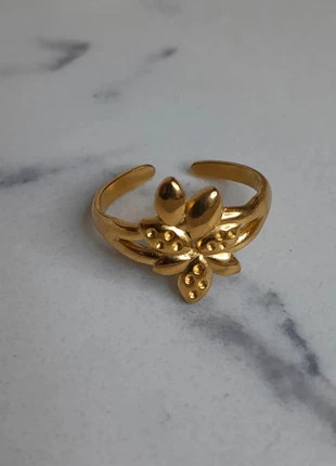 Bague fine avec une fleur, marke: LTDS, zustand: Sehr gut, größe: Größenverstellbar, 6,00 €, 7,00 € beinhaltet Vinted-Käuferschutz Pro